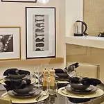 1 Bedroom Apartment Paramount