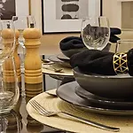 1 Bedroom Apartment Paramount
