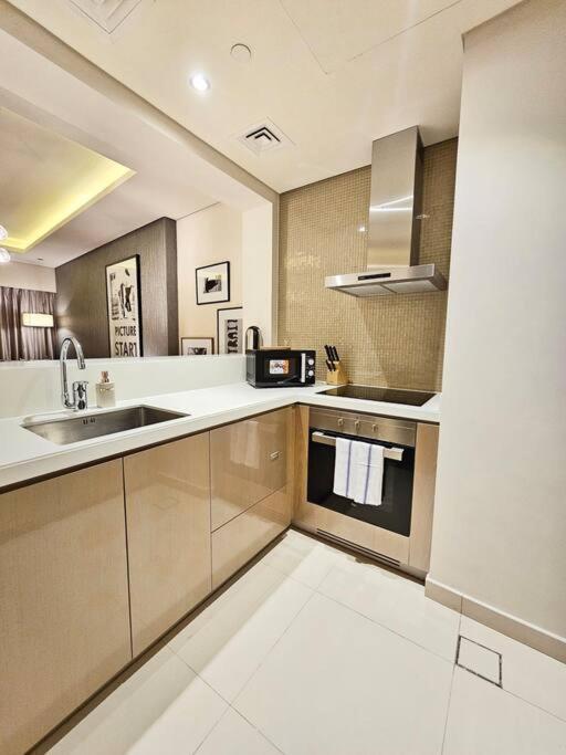 1 Bedroom Paramount Apartment Dubai