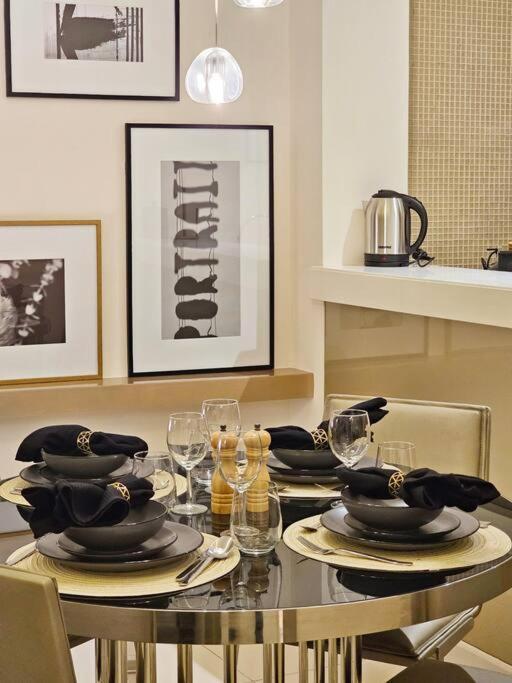 1 Bedroom Paramount