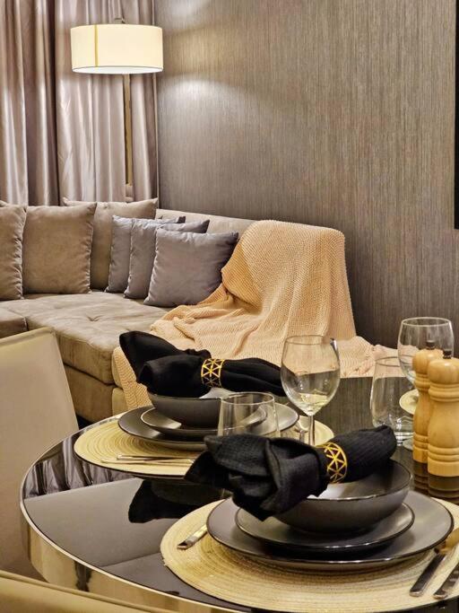 1 Bedroom Paramount