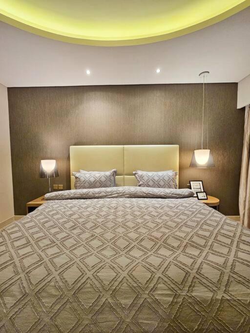 Apartment 1 Bedroom Paramount *